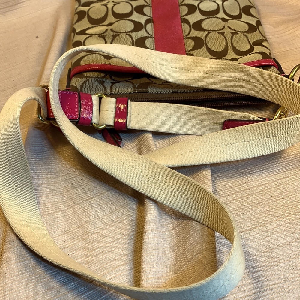 Coach monogrammed crossbody adjustable strap bag - Picture 13 of 14